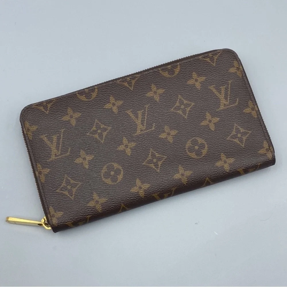 Louis Vuitton Organizer Monogram Zippy Wallet EUC